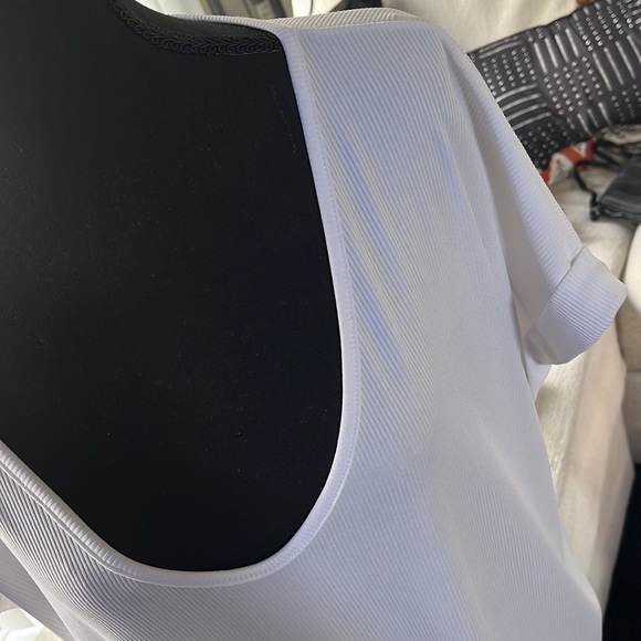 Boohoo | Deep V-Neck Ribbed Tee - Picture 2 of 6